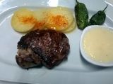 solomillo de ternera en salsa de queso torta de casar